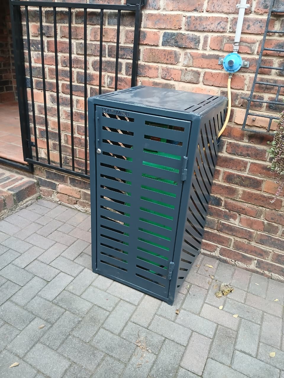 Northmann 19kg single gas cylinder enclosure
