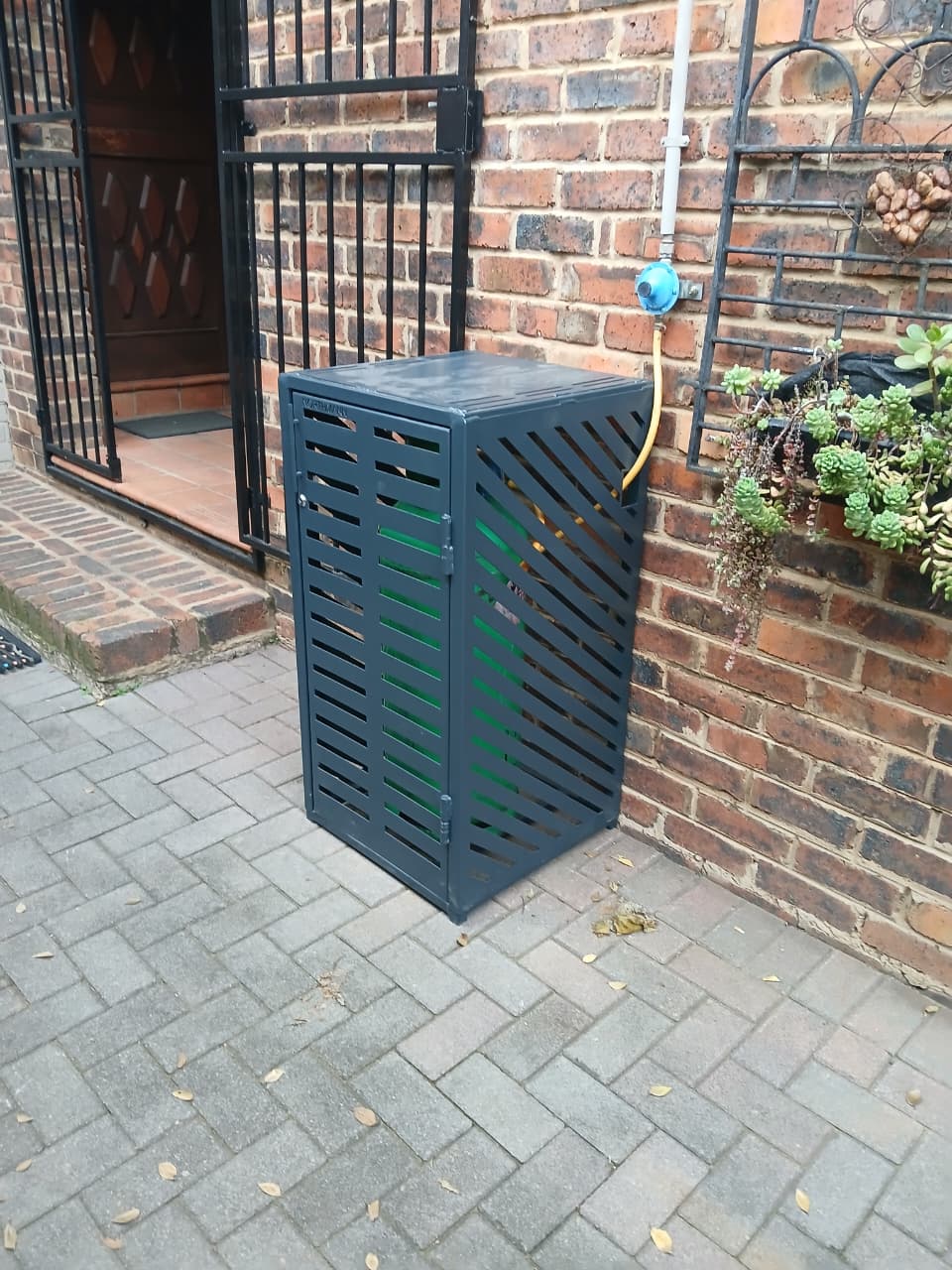 Northmann 19kg single gas cylinder enclosure