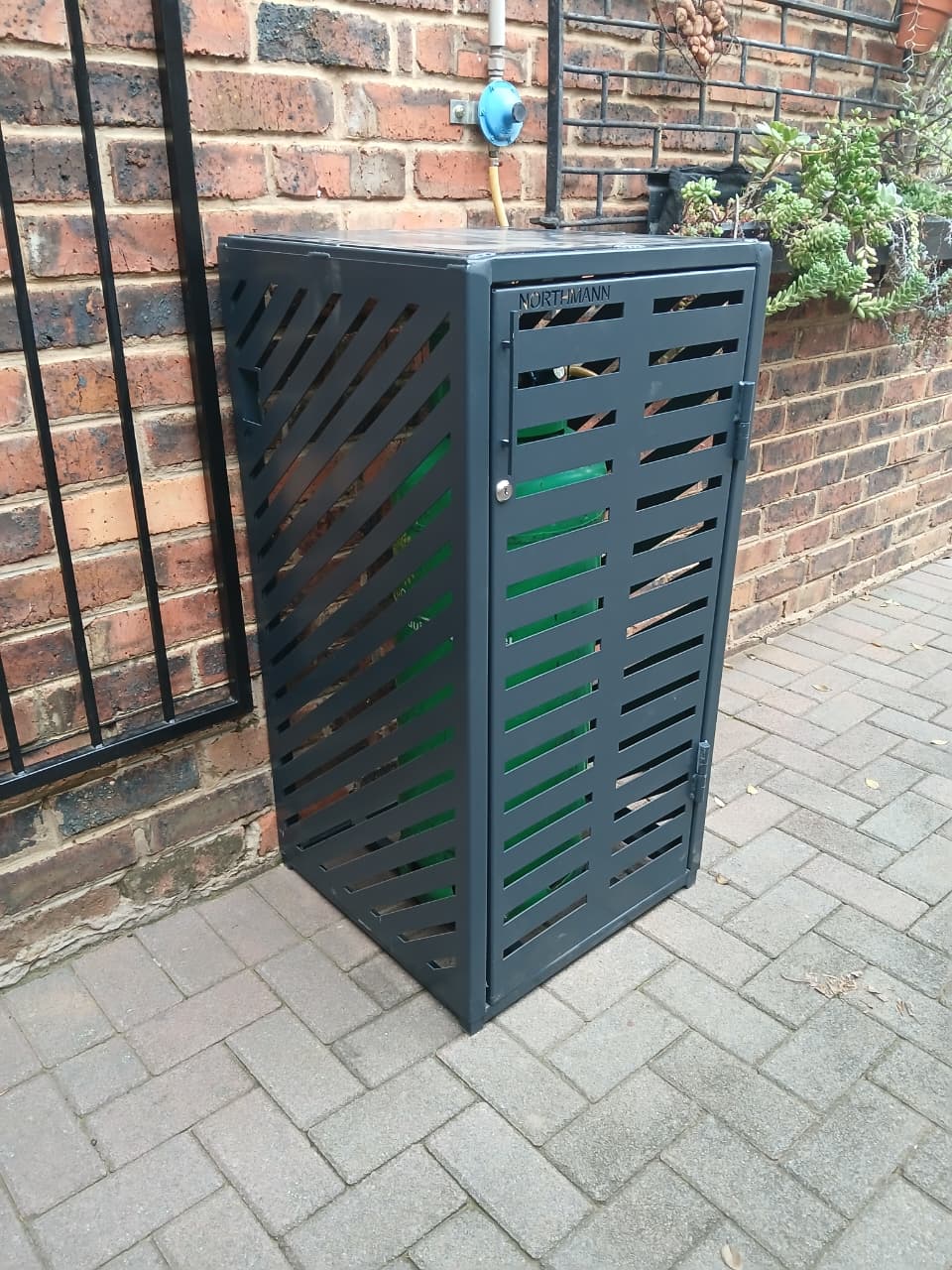 Northmann 19kg single gas cylinder enclosure